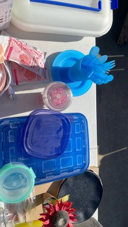 Tupperware/Plates 