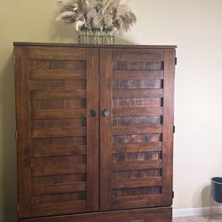 World Market Entertainment Center / Armoire