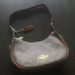 Women’s Coach Shoulder Bag