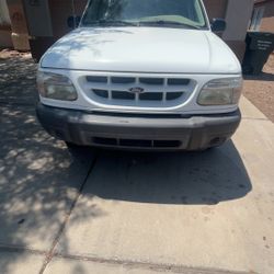 2000 Ford Explorer