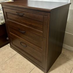Nightstand/dresser Set 