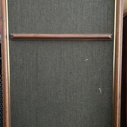 Two Wharfedale W60E
Features