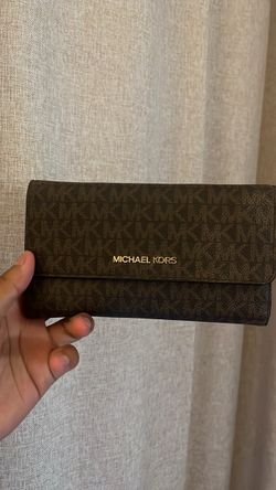 Michael kors brown woman’s wallet