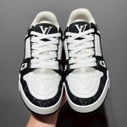 Louis VuittontrainerBlack and White