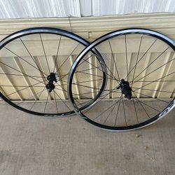 Shimano RS-100 Road Bike Wheel Set. NEW