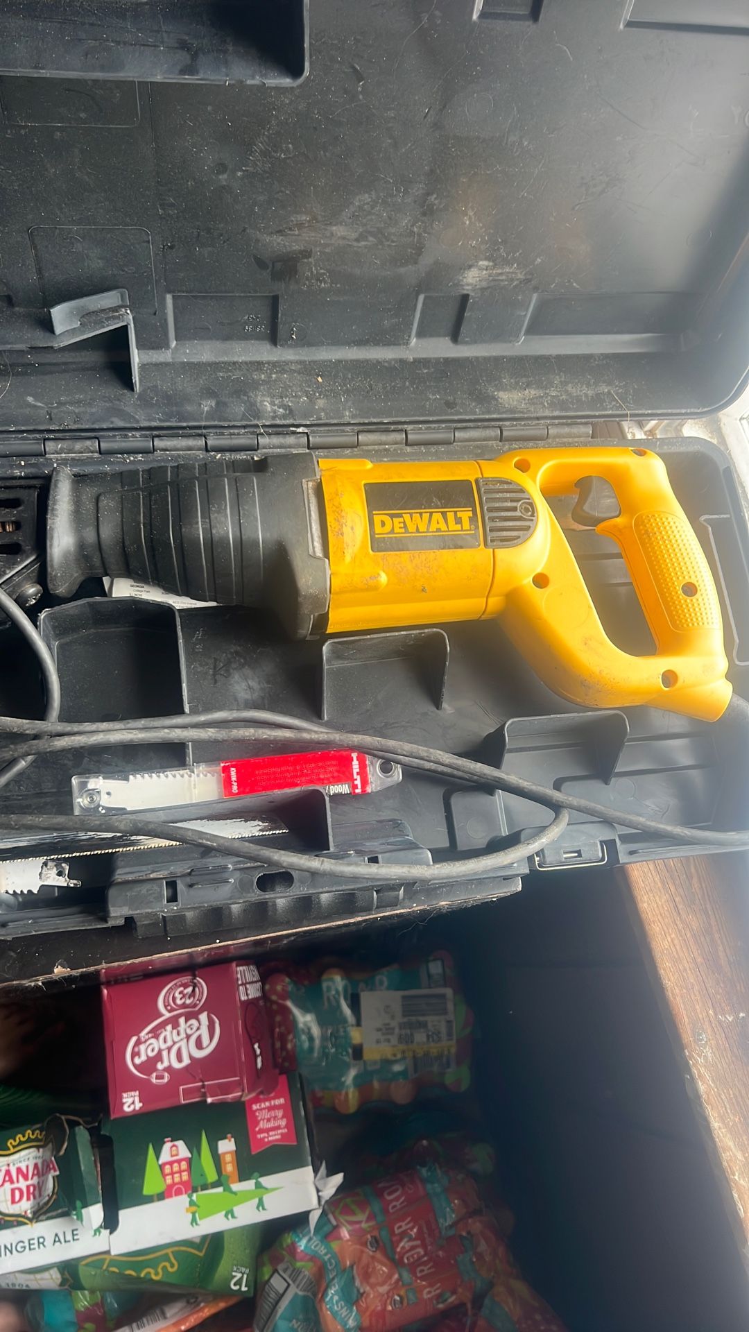 Dewalt reciprocating Saw W Cord