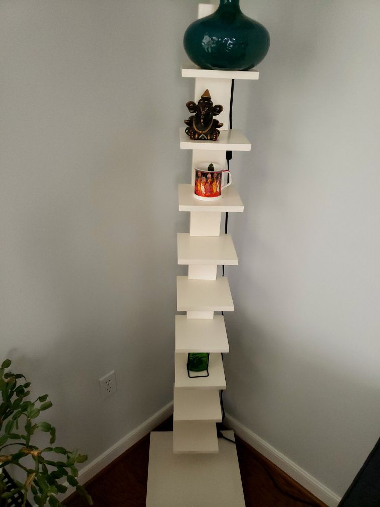 Spine Bookshelf in White