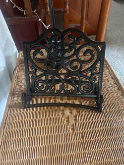 Black Cast Iron Decorative Book Stand
