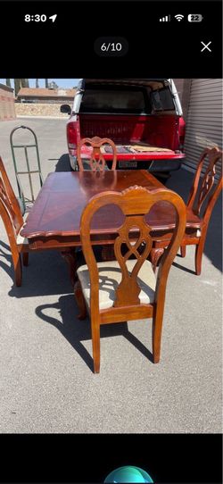 ❤️BEAUTIFUL VINTAGE DINNER TABLE AND 4 CHAIRS- CHERRY WOOD COLOR❤️