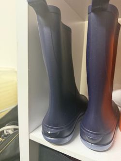 Boys size 3 rain boots