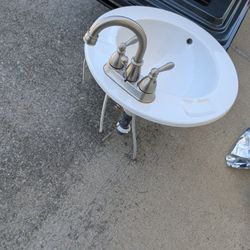 Bathroom  Sink And Faucet No Issues Just Redid Bathroom 