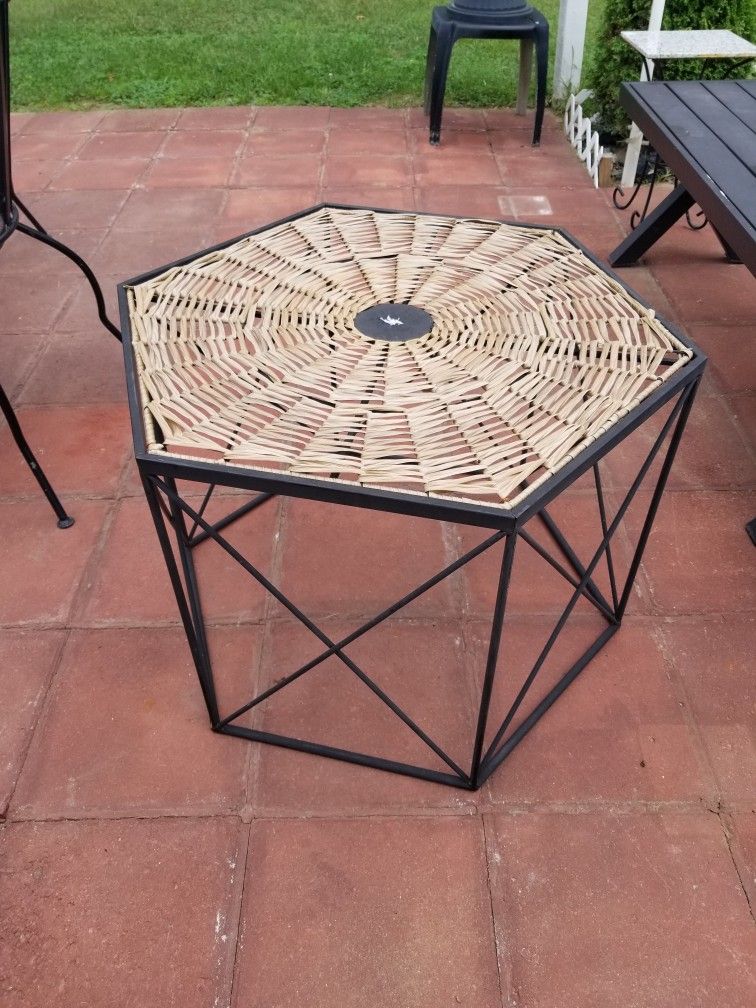 accent table