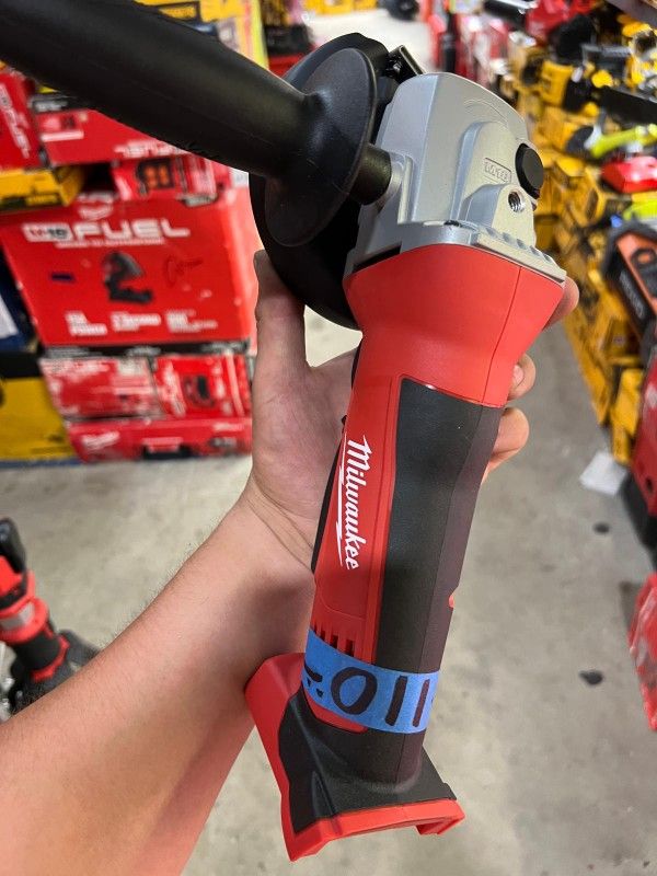 MILWAUKEE M18 CORDLESS GRINDER $110