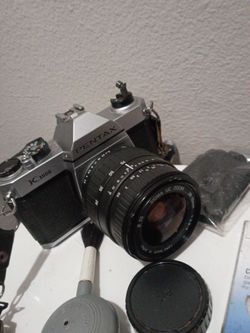 Pentax k1000 with the works for lens and such
