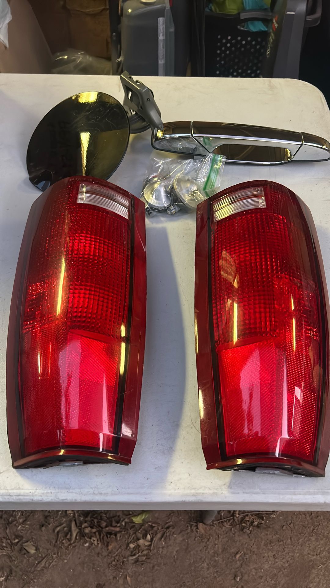 Two Tail Lights 1 Gas Cap Cover 1 Door Handle License Plate Lights 2007 Chevy Silverado Pickup