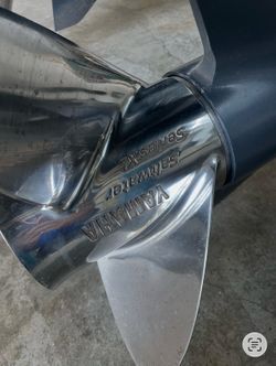 2 Yamaha Saltwater Series XL Stainless Props