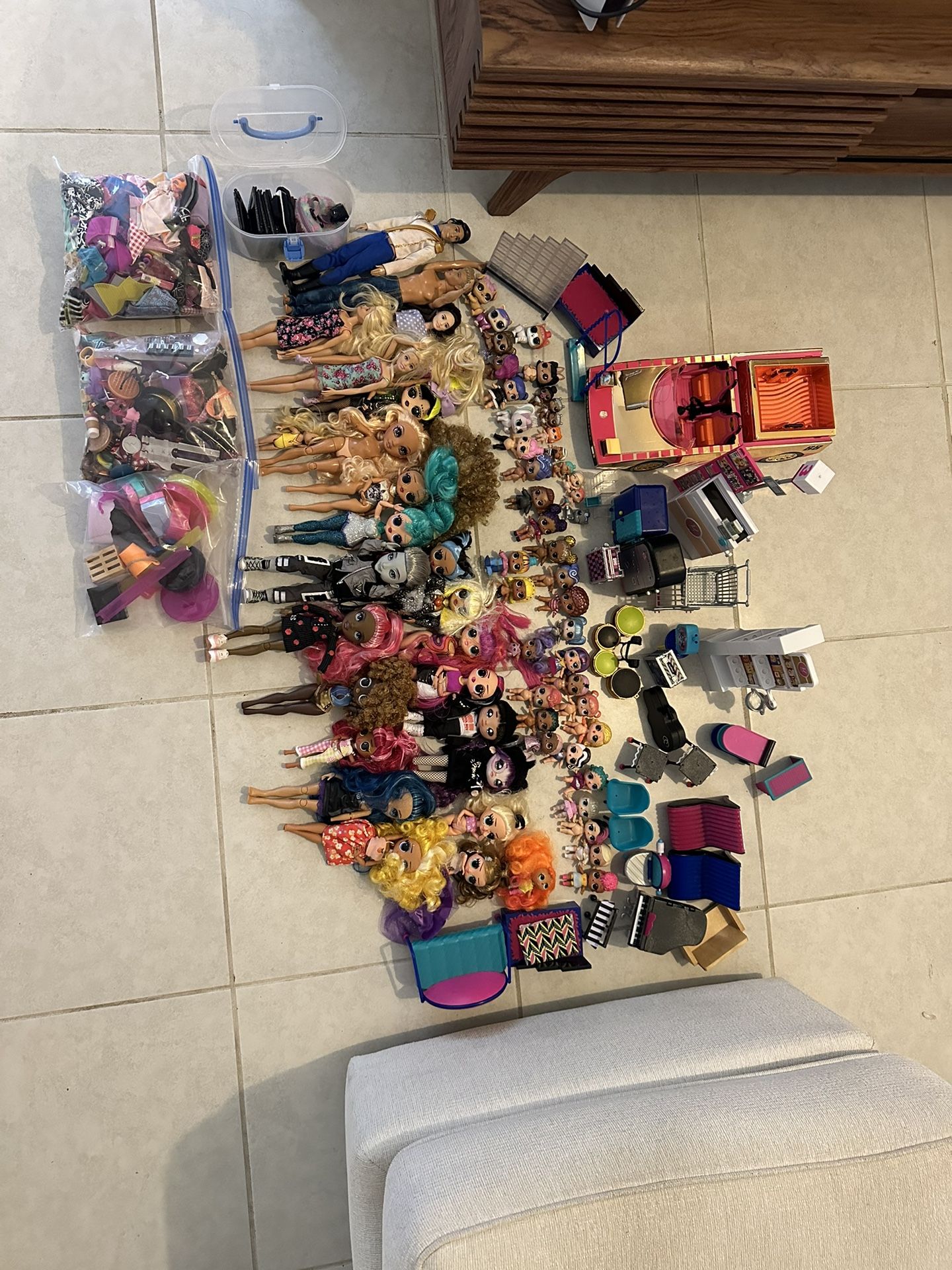 Huge Lot Of LOL Dolls And Accessories 