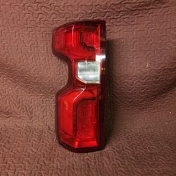 2019-2025 Chevy Silverado LH DRIVER Rear Tail Light Base85603099  USED OEM 