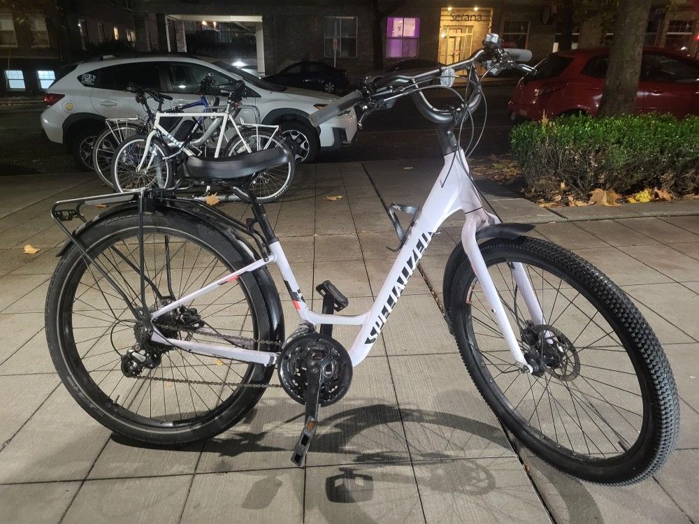 Specialized Roll 3.0 Low Entry Hybrid Bike in UV Lilac/Smoke/Black Reflective