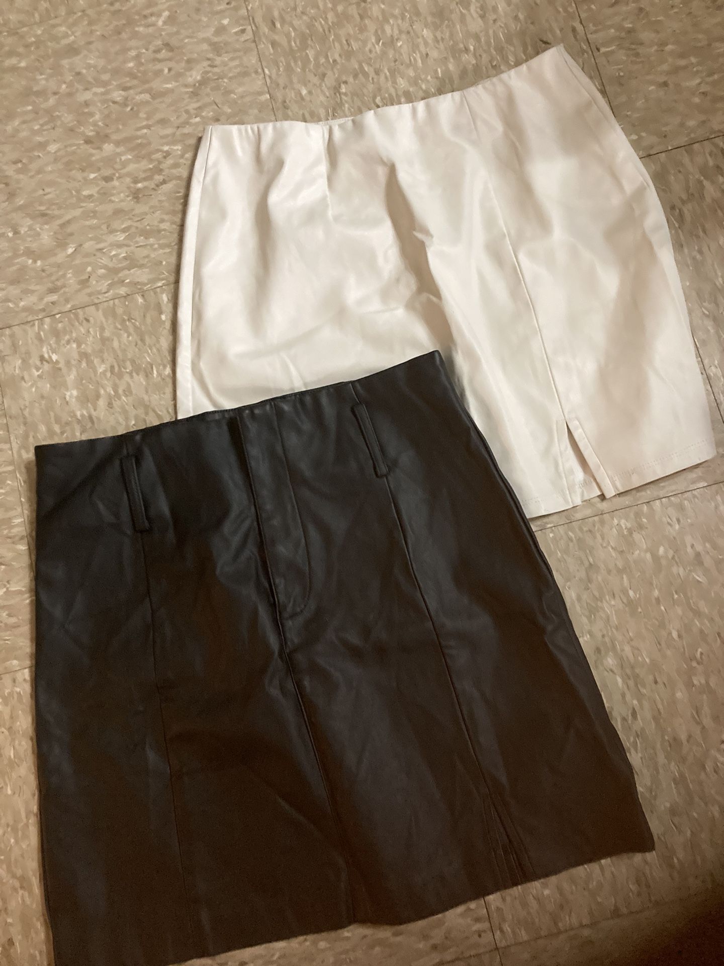 Sz L Skirts
