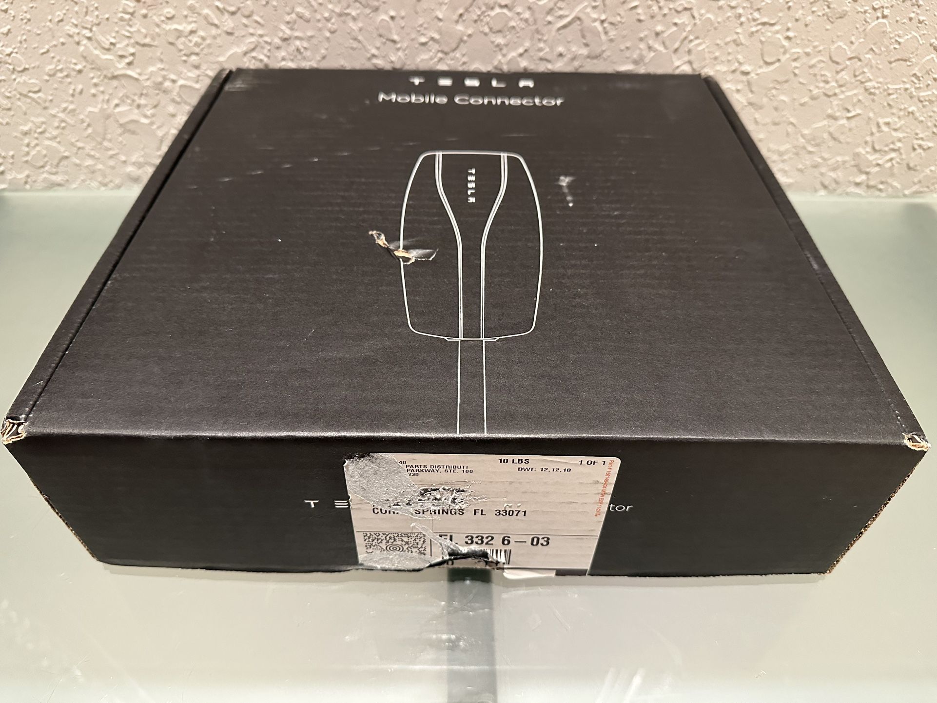 Tesla mobile connector charger + 220V, 110V adapters in case & box