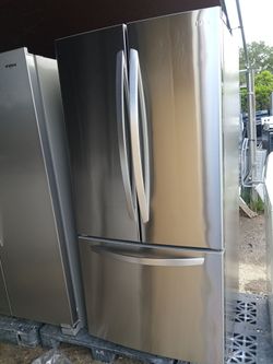 33 wide 📌 L/G refrigerator stainless steel everything works good 💯