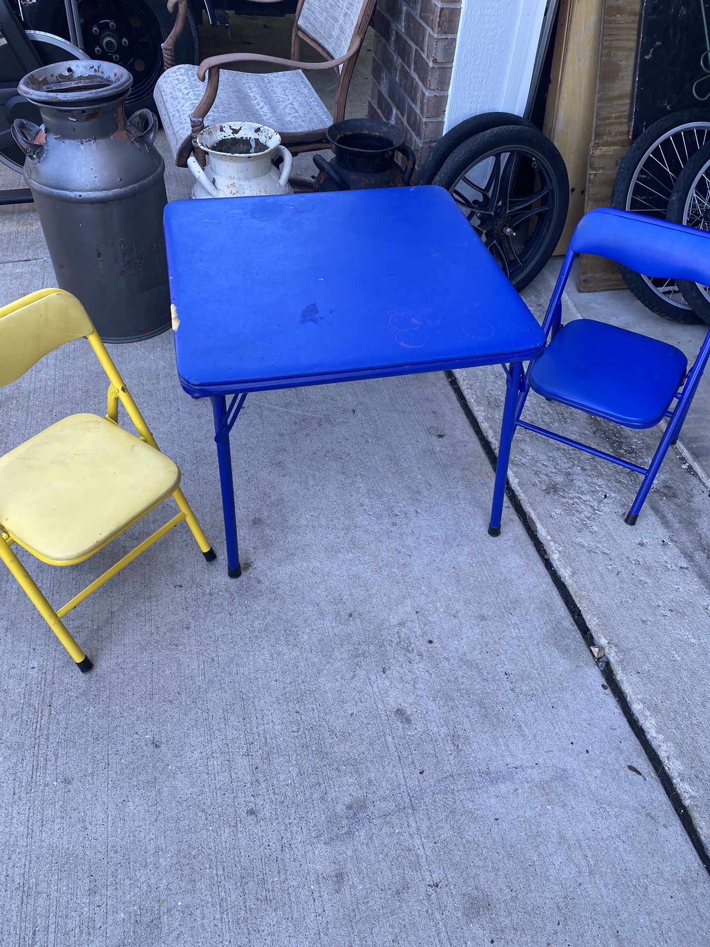 Kids Table N Chairs 