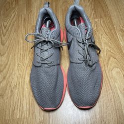 Nike roshe run size 10.5