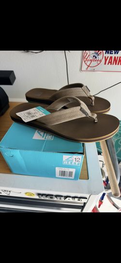 New In Box Reef Sandals Size 12