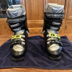 Salomon Ski size 24.5
