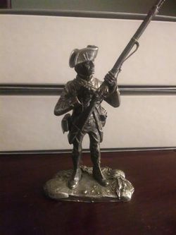 Continental Infantry pewter sculpture by Lionel Forrest excellent details and craftsmanship