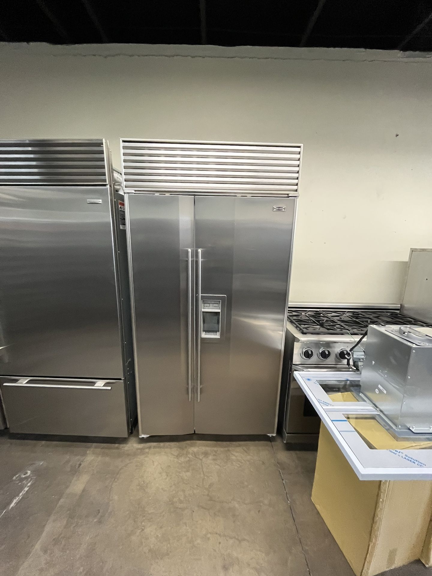 SUBZERO 42” SIDE BY SIDE TWO DOOR REFRIGERATOR WITH DISPENSER FOR ICE AND WATER