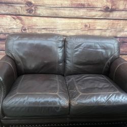 🔥 MUST-SELL — Brown Leather Loveseat — $249.99 (Oxnard Area) 🔥
