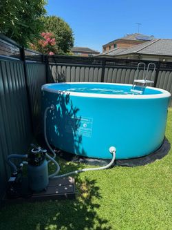 Aquarian IPoolGo Round Above Ground Pool w/ Pump and Ladder