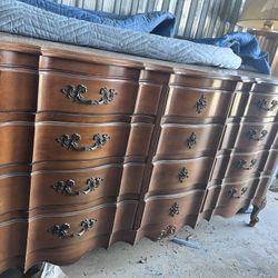 Link Taylor French Provincial 12 Drawer dresser with Matching  mirror