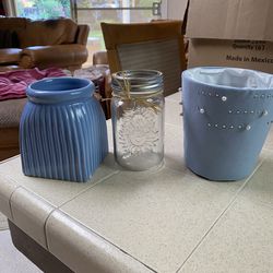 1 Baby Blue Ceramic Vase, 1 Mason Jar Vase,1 Blue Cloth Decoration Plant Holder $3 Each 
