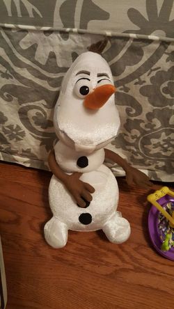 Pull apart talking Olaf. New never played with comes with batteries