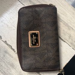 Micheal Kors, Authentic Wristlet 