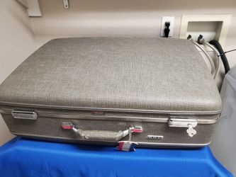 Vintage Large  60's American Tourister Hardshell Suitcase Gray Tiara With Key
