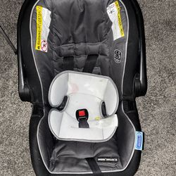 Graco SnugRide SnugLock 35 Infant Car Seat with base