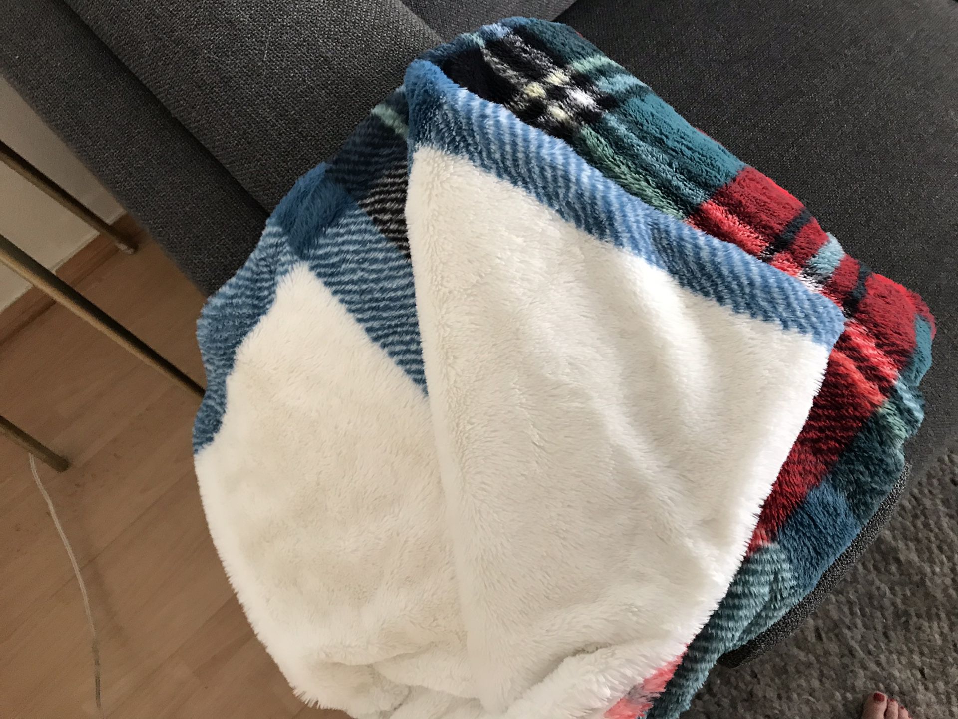 Cozy plaid print blanket
