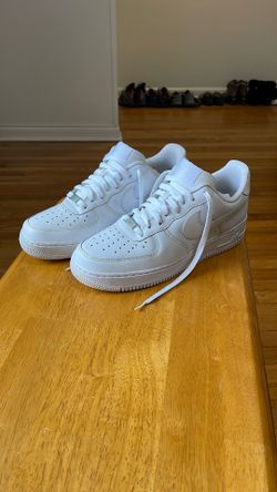 LIKE NEW CONDITION NIKE AIR FORCE 1 size 9 Men 