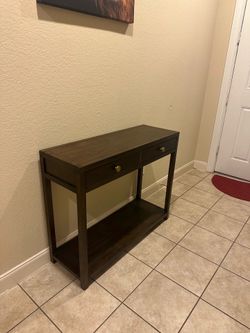 Entry way accent table