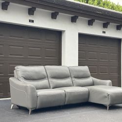 🛋️ Sofa/Couch Sectional - LIKE NEW -  Leather - Delivery Available 🚛