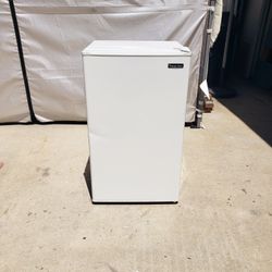 Mini Refrigerator With Freezer 