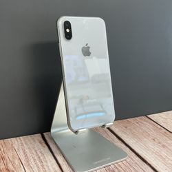 iPhone XS - Unlocked - 64GB