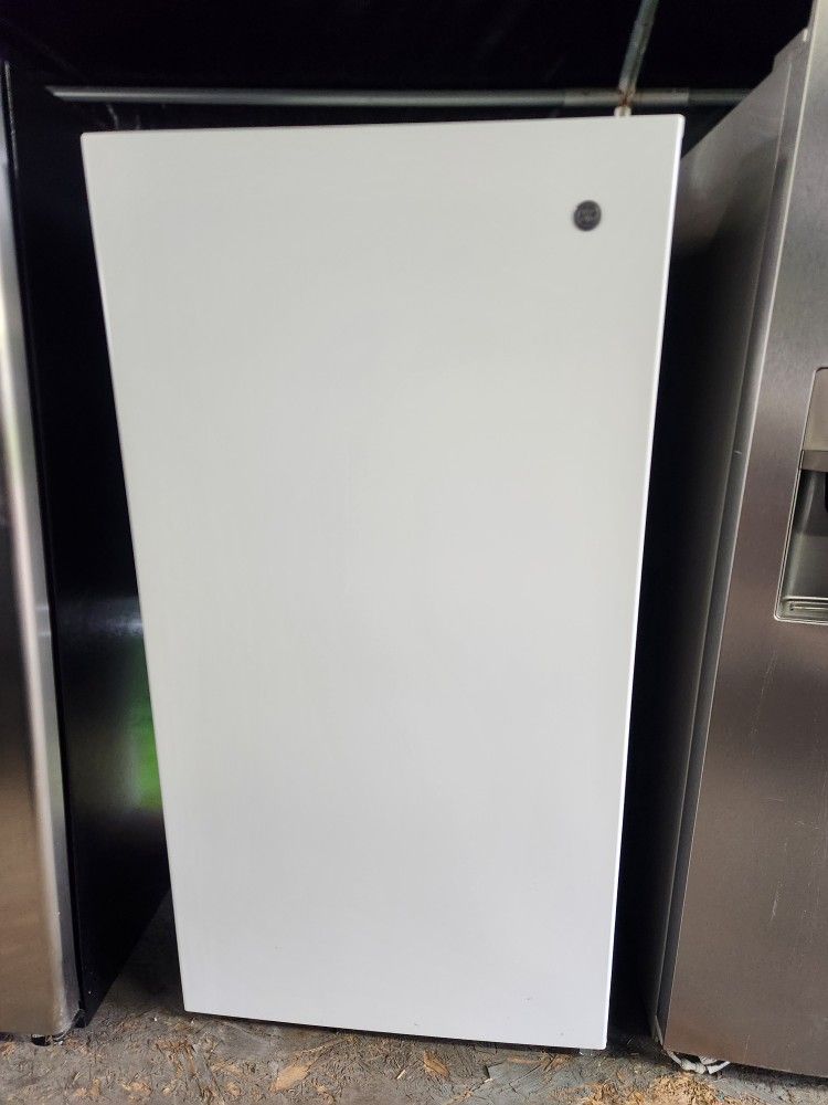 GE Upright Freezer 17Cu Ft