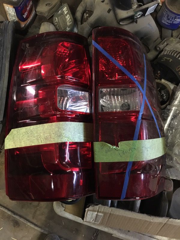 Late model Chevy Silverado ('99-‘07)Tail lamps and guards