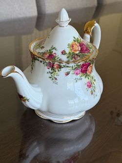 Royal Albert Old Country Roses Large Covered Teapot with Lid