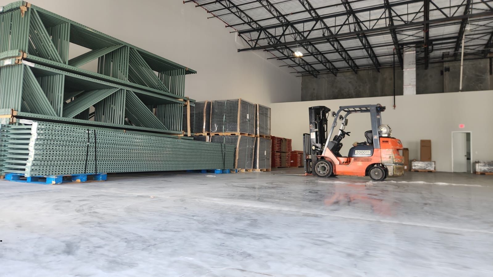 Industrial Teardrop Pallet Racks Beams Uprights Wire Decks Pallet Racking Position